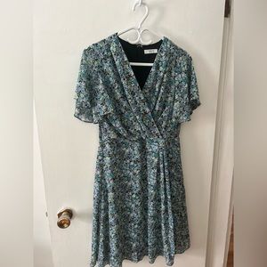 Suzy Shier Short Summer Floral Print Wrap Dress in Black, Size Women’s S…